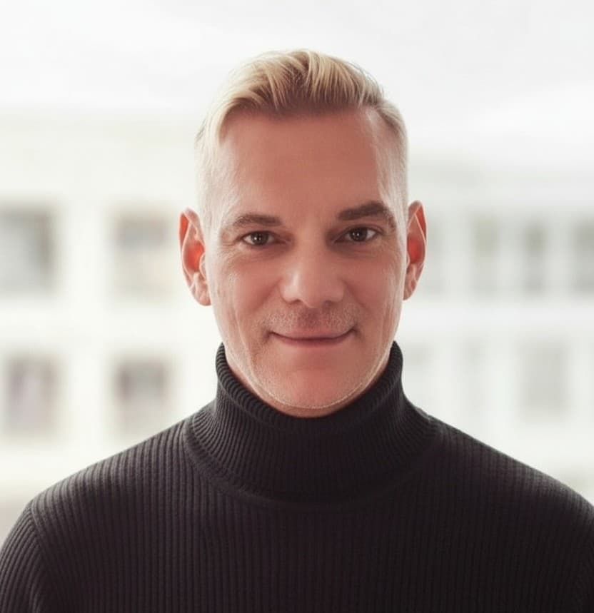 Mayk Int-Velt Fachbereichsleitung Coaching & Kommunikation MSc Kommunikations- u. Betriebs-Psychologie Systemischer Therapeut (DGSF)